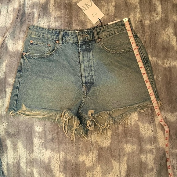 ZARA JEAN SHORTS HIGH RISE Size 10 - Picture 6 of 10